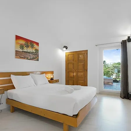 Pool Side Zara * אלבופיירה