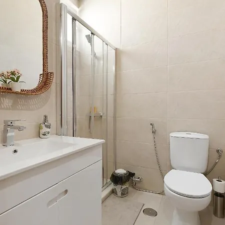 Willa Pool Side Zara *